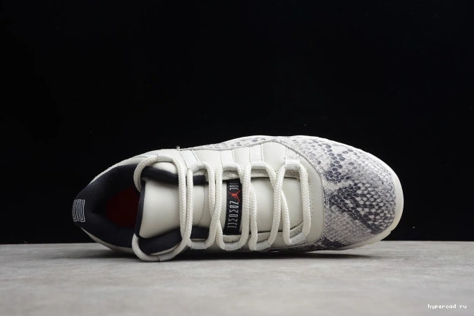 Air 11 Low Bone Snake SE Jordan CD6846-002 Light 0525